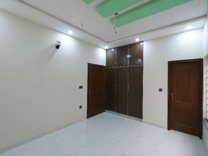 Near To Park 5 Marla House In Only Rs. 15200000 10