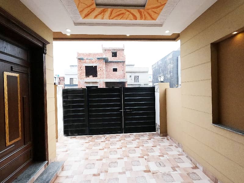 Near To Park 5 Marla House In Only Rs. 15200000 26