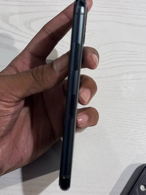 iphone 11 pro PTA Approved 4