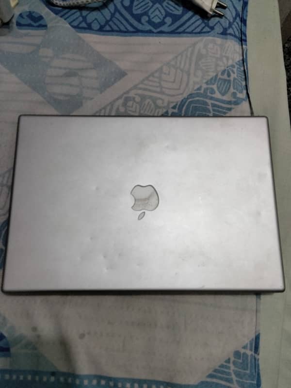 15.6” MacBook pro without hard and lcd broken 0