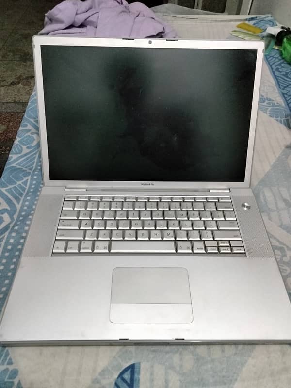 15.6” MacBook pro without hard and lcd broken 1