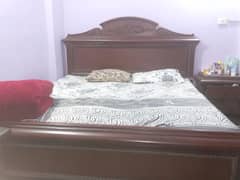 king size wooden bed