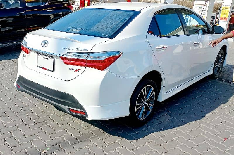 Toyota Altis Grande 2018 4