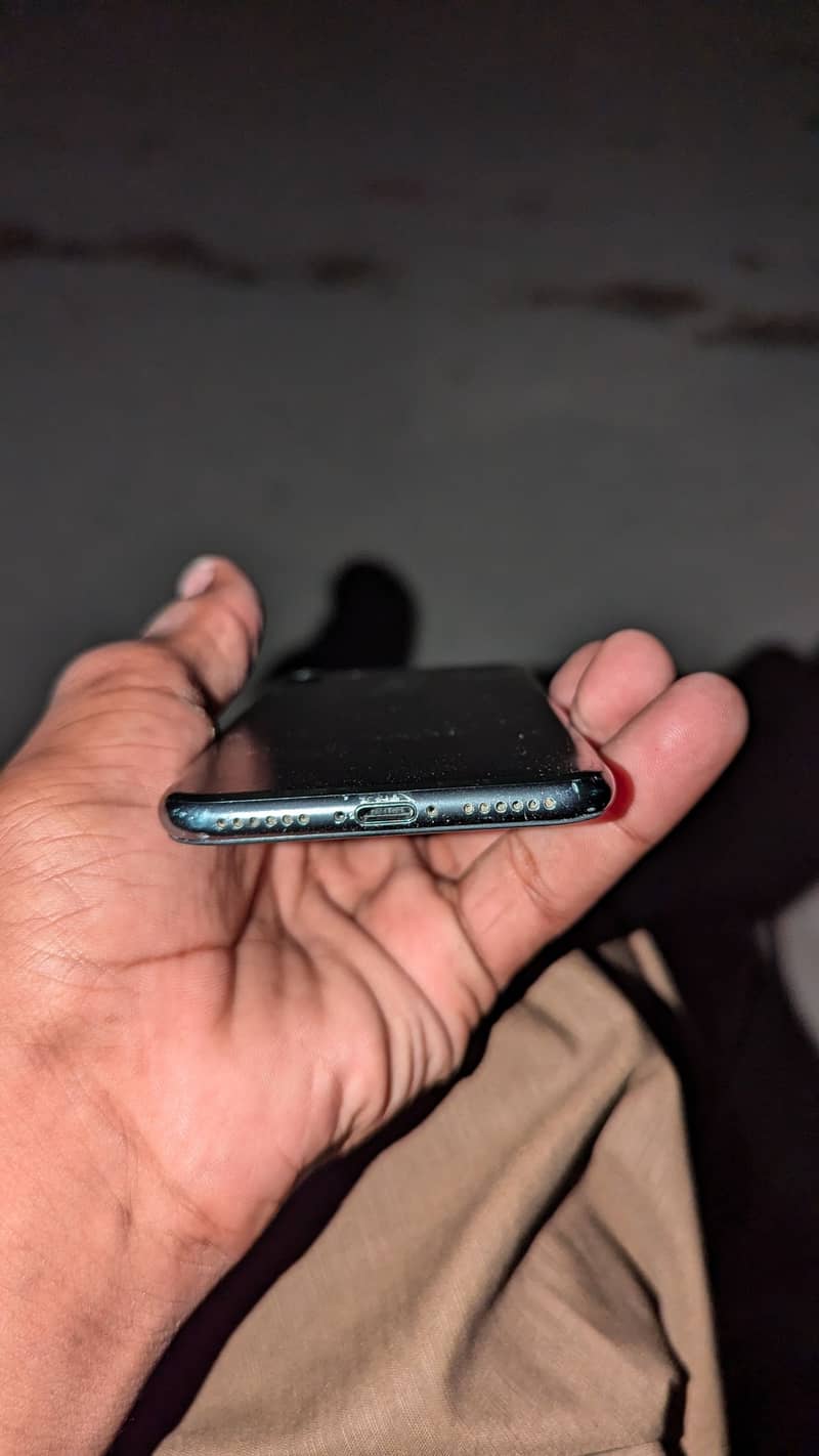 Iphone 7, Used in 8 months , with cable 2