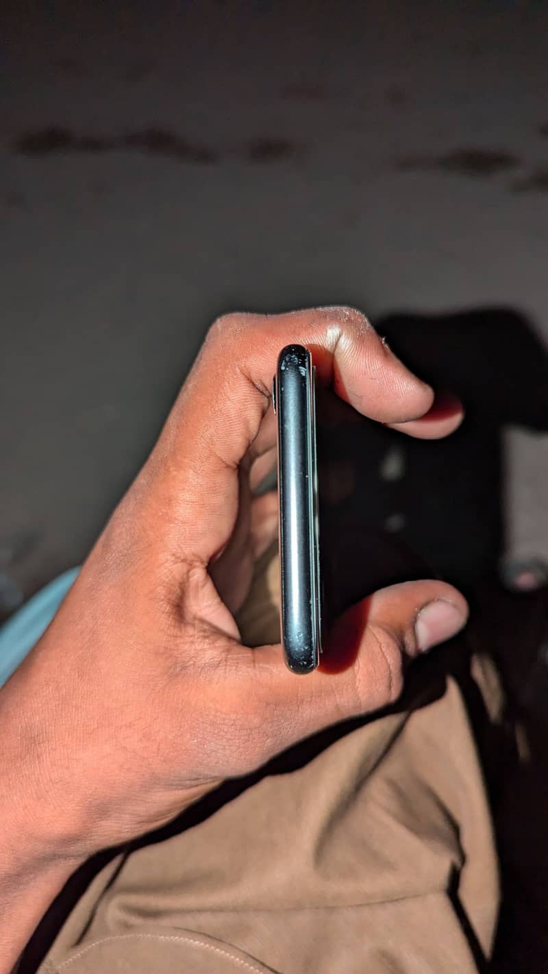 Iphone 7, Used in 8 months , with cable 4