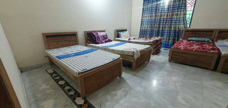 new luxury living boy and girls hostel. . . . i/8 4