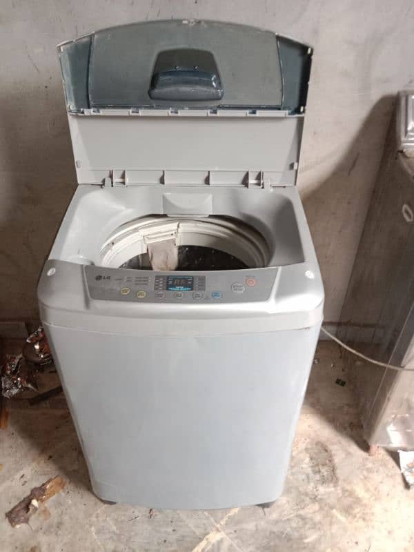 03067680957 LG  Fully automatic Machine , Working Condition Guaranteed 1