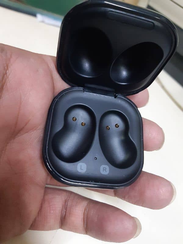 Samsung Galaxy Buds Live case only model SM-R180 0