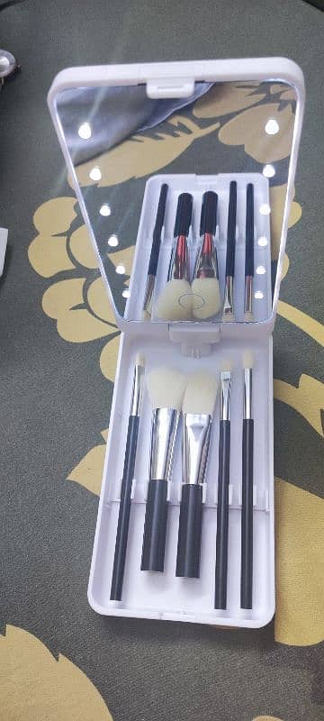 Travel Makeup Brush Set with LED Light Mirror, 1