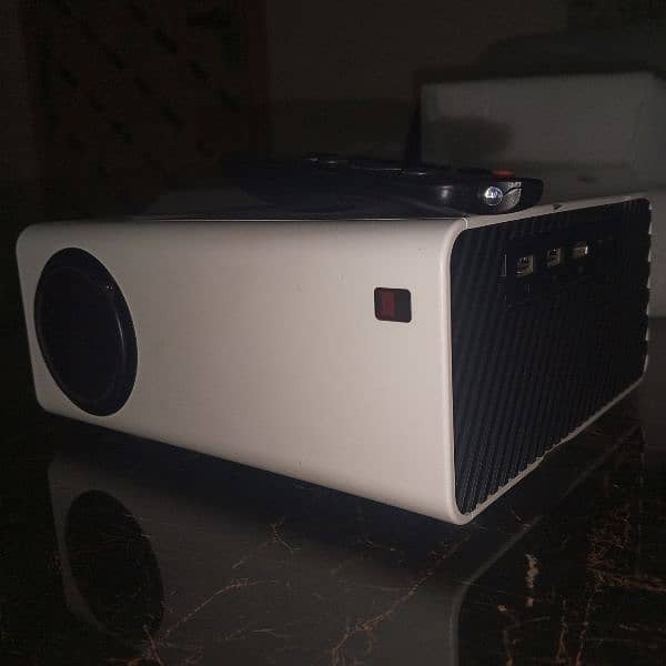 HDMULTIMEDIA PROJECTOR, 3