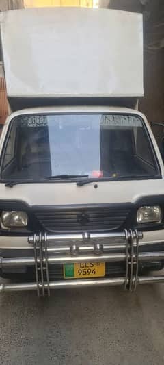 SUZUKI PICK UP WITH LARGE HOOD