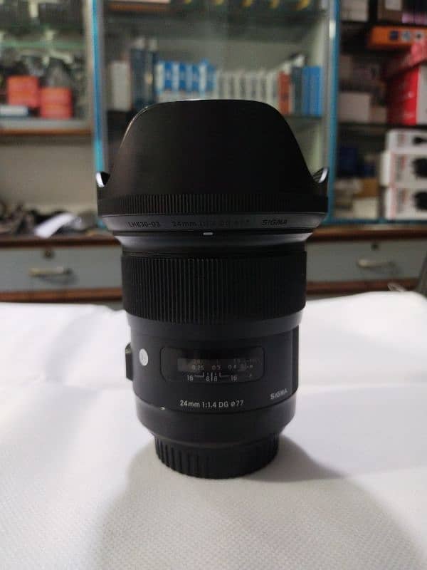 Sigma 24mm f/1.4 Fullframe Lens (Canon) 1