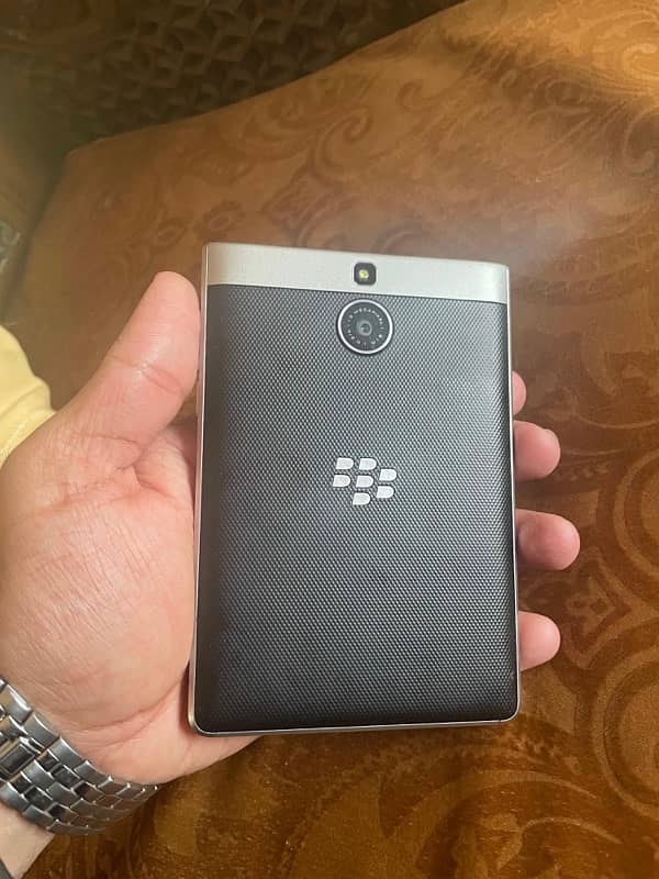 blackberry passport silver edition 1