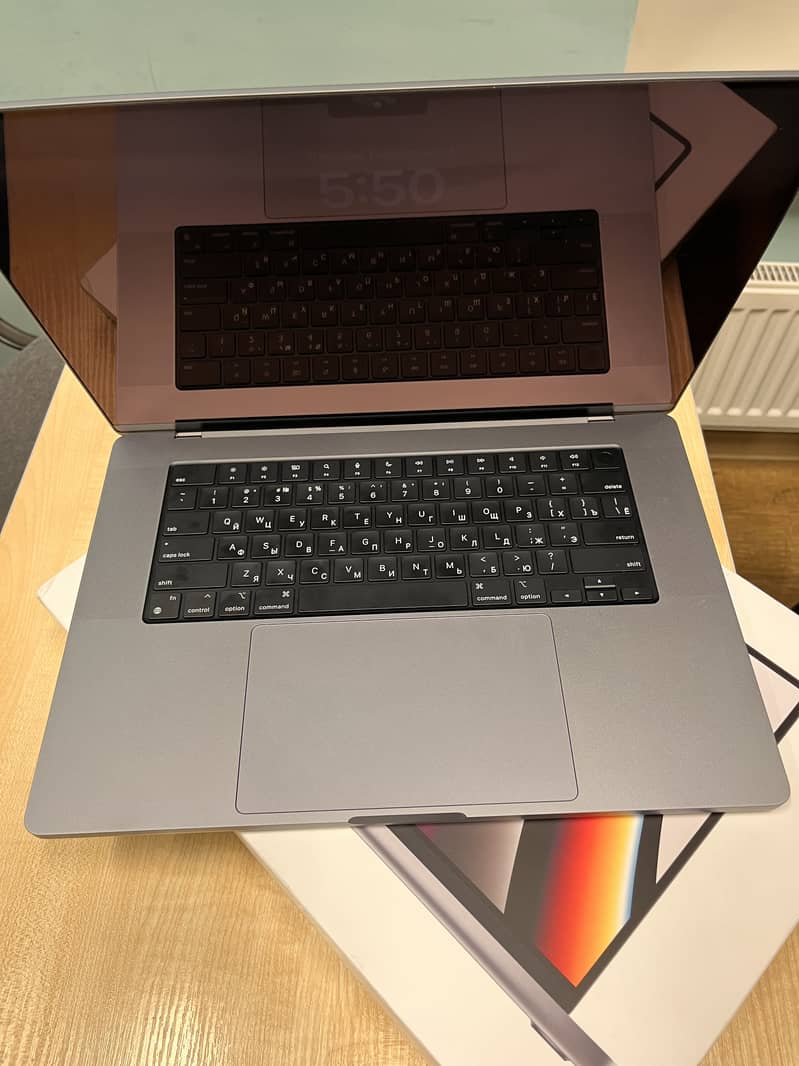 Macbook pro M1 pro 16 Inch 16 512 2