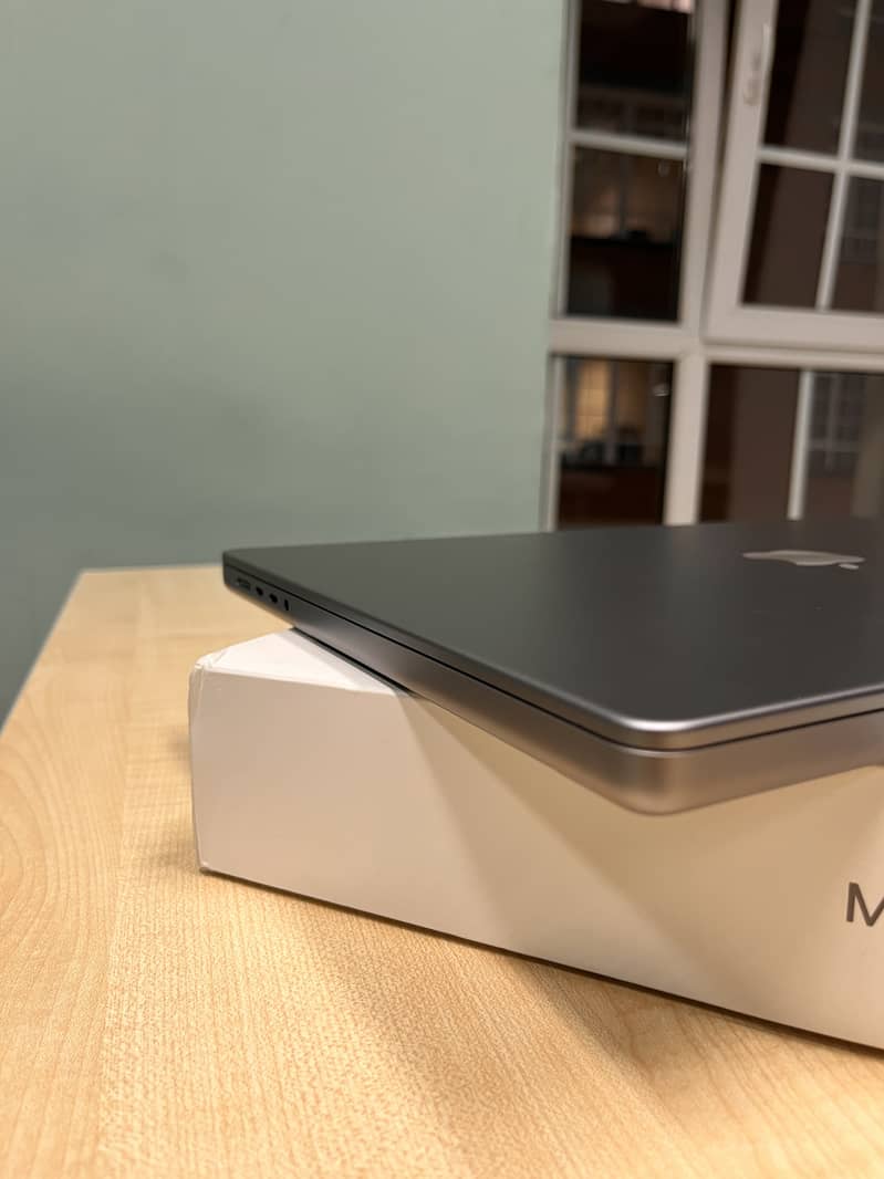 Macbook pro M1 pro 16 Inch 16 512 3