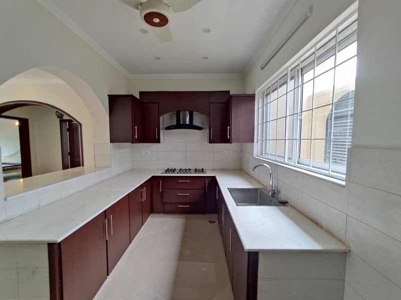 One Kanal Semi Furnished House Available On Rent Close To The Raya Phase 06 10