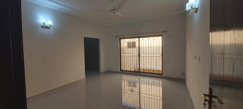 17 Marla 5 Bedroom Brig House Available for Sale in Askari 10 Sector-F Lahore Cantt 7