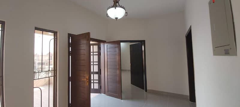 17 Marla 5 Bedroom Brig House Available for Sale in Askari 10 Sector-F Lahore Cantt 19