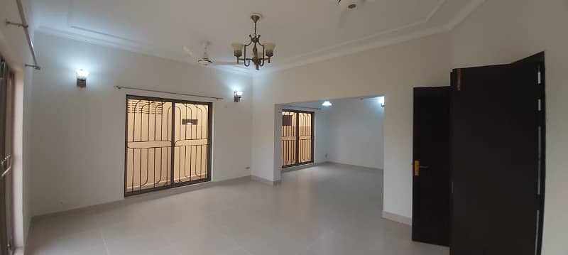 17 Marla 5 Bedroom Brig House Available for Sale in Askari 10 Sector-F Lahore Cantt 29