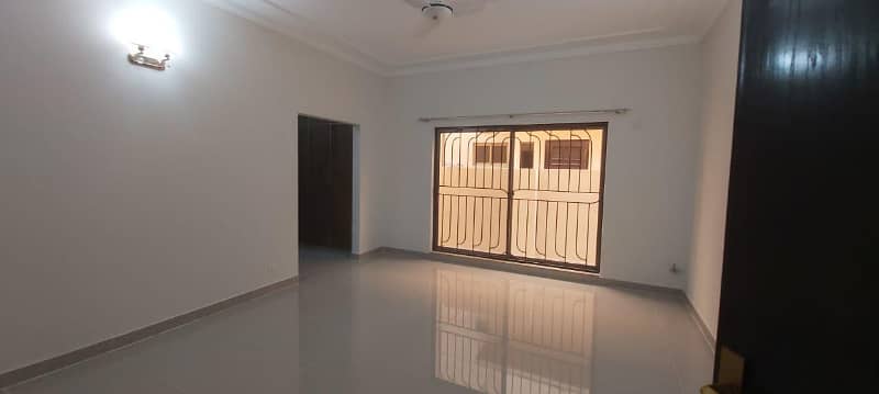 17 Marla 5 Bedroom Brig House Available for Sale in Askari 10 Sector-F Lahore Cantt 38