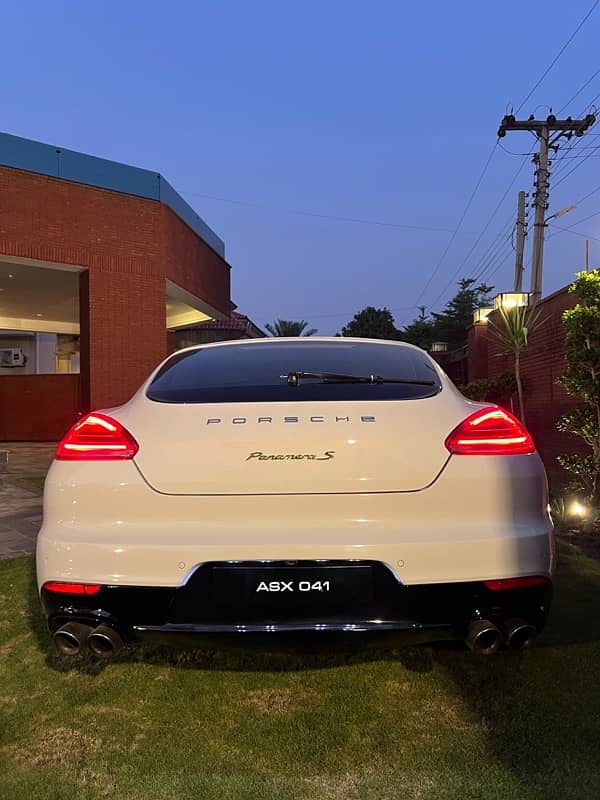 Porsche Panamera 2014 9