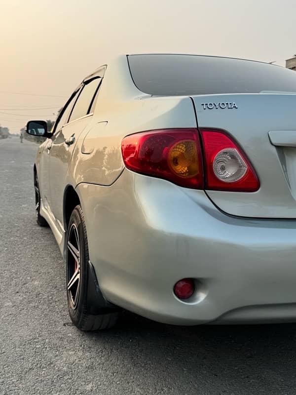 Toyota Corolla GLI 2010 11