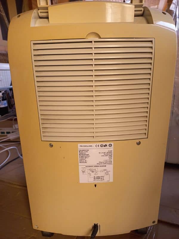 30 L/day Dehumidifier Frigidaire 2