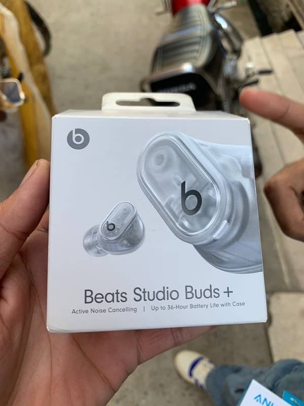 Beats by Apple studio buds plus 0