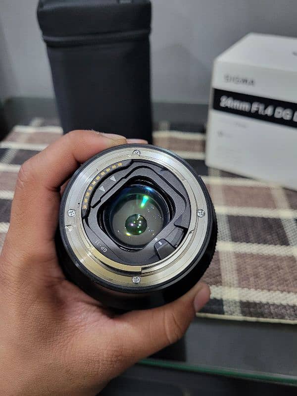 Sigma 24mm 1.4 DG DN with Box & Hood 1