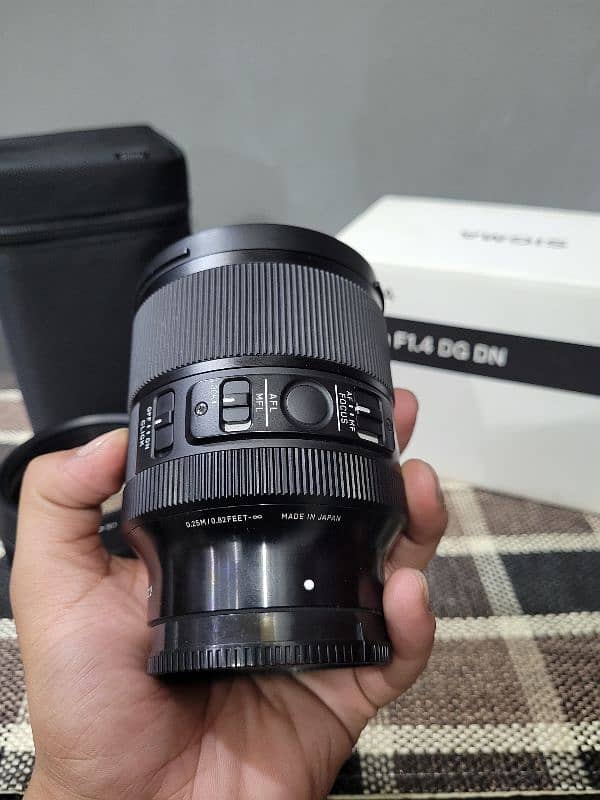 Sigma 24mm 1.4 DG DN with Box & Hood 3