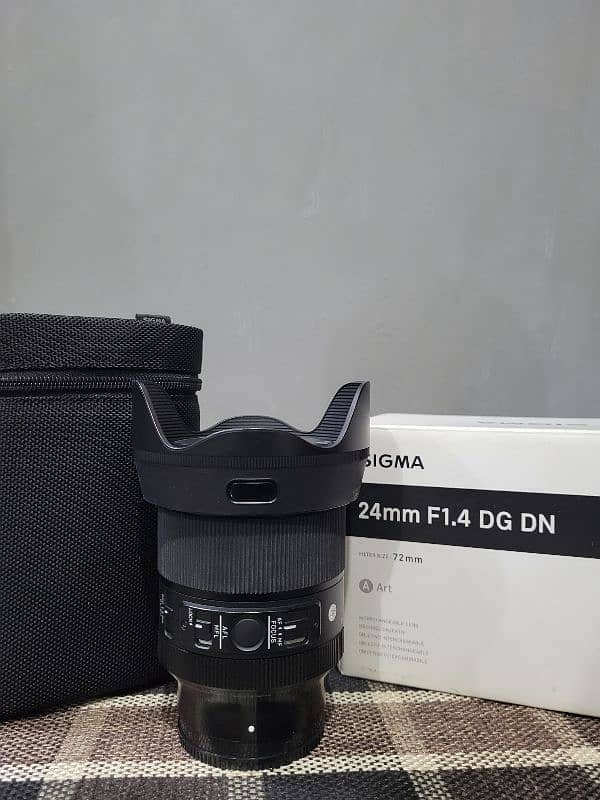 Sigma 24mm 1.4 DG DN with Box & Hood 4