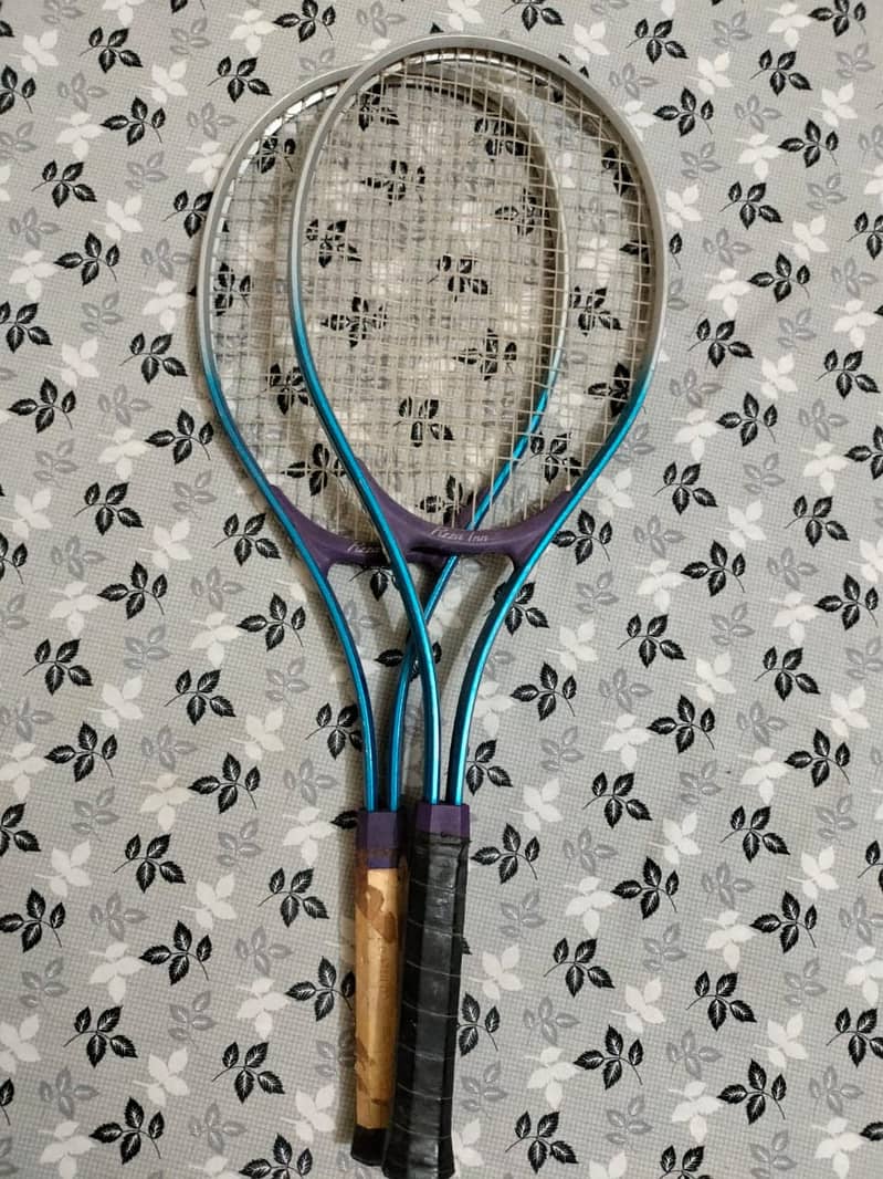 High-Quality Badminton Racket for Sale – Lightly Used. 0