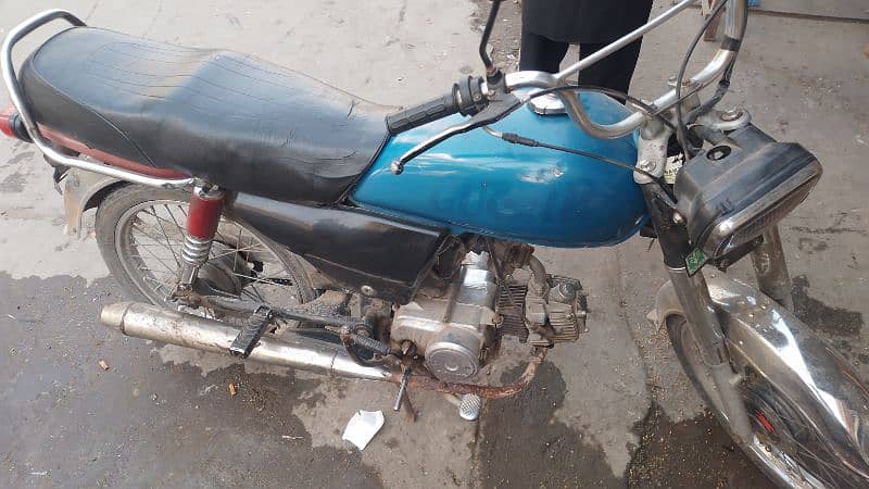 honda CD 70 is for sale 1