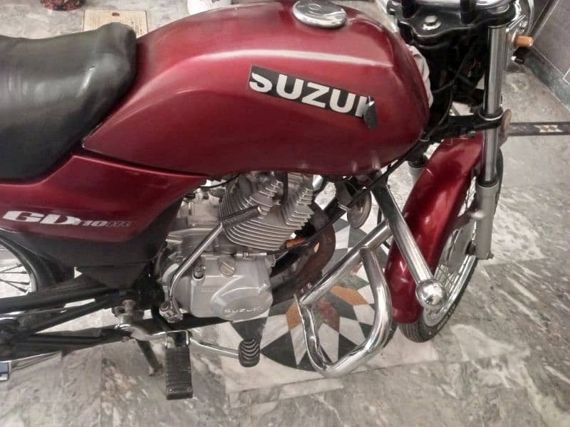 gd110 Suzuki bike red 0