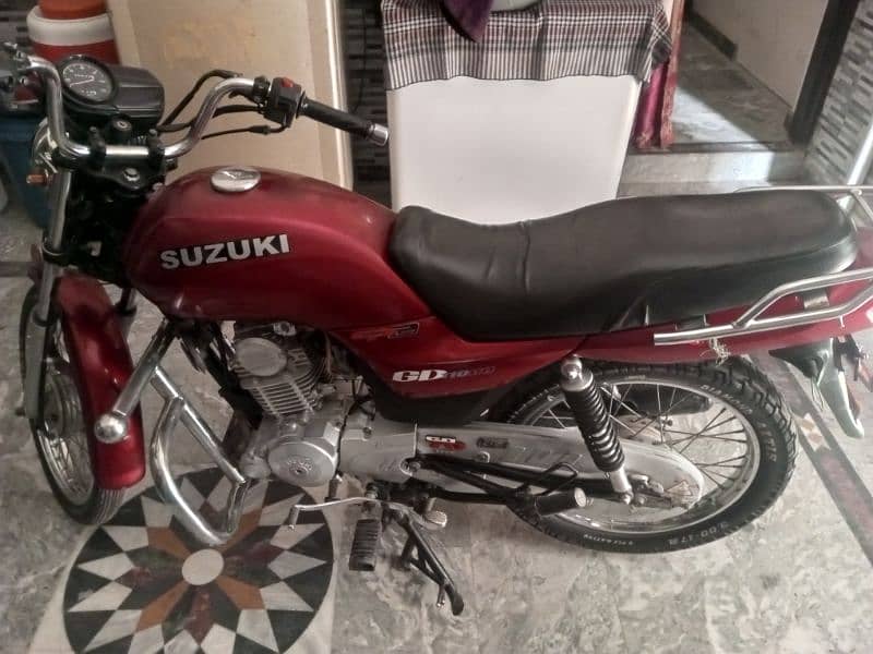 gd110 Suzuki bike red 3