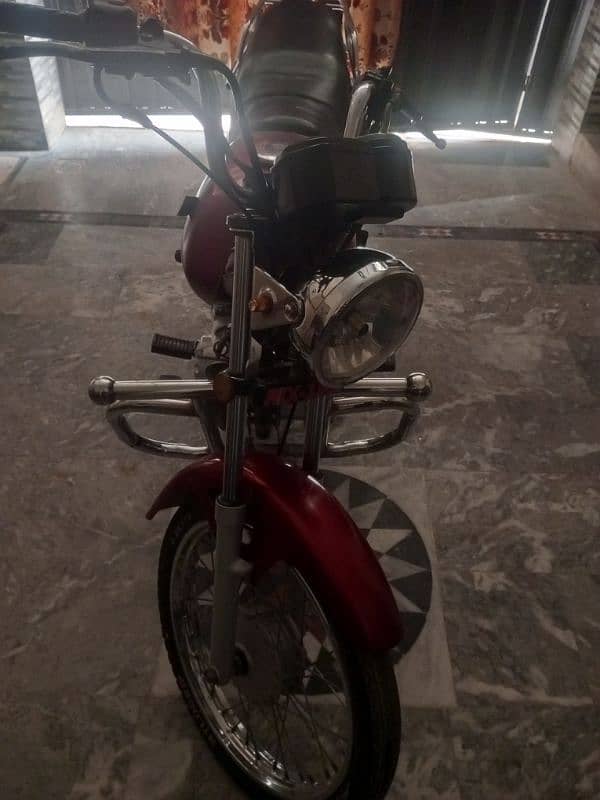 gd110 Suzuki bike red 4