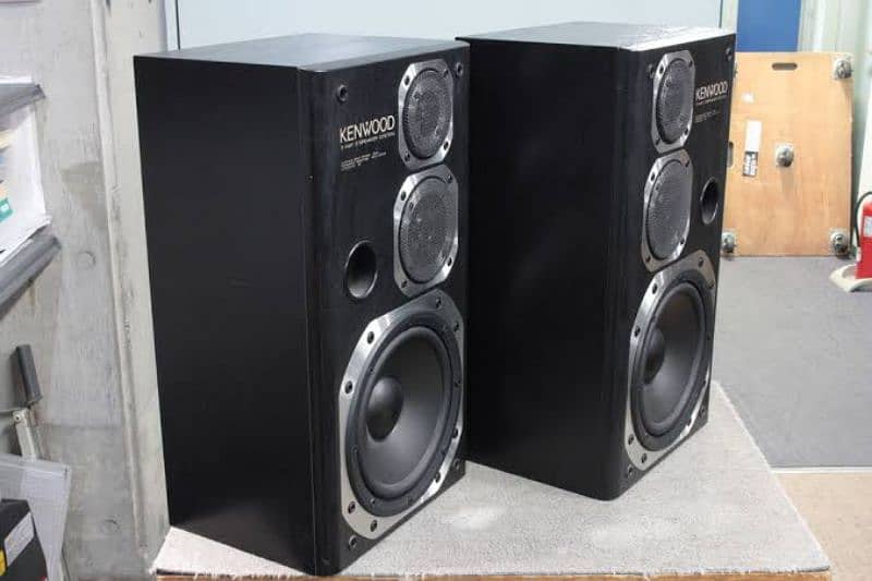 Kenwood speaker's pair 80 watt each box 8" 1