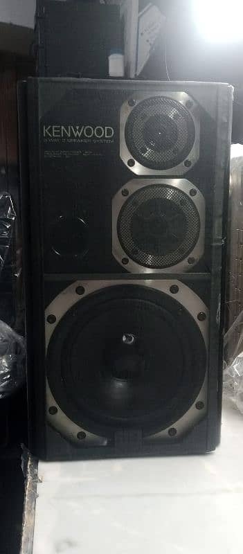 Kenwood speaker's pair 80 watt each box 8" 2