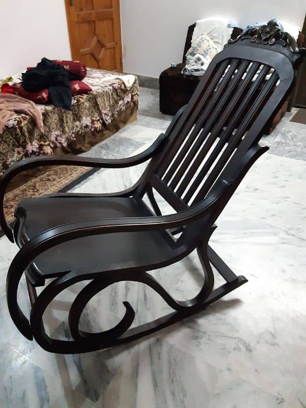 Rocking chair new condition 3