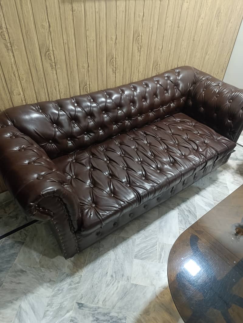 Leatherhead sofa in very good condition only used 4 month 1