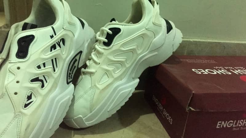 white shoes 9 num size 1