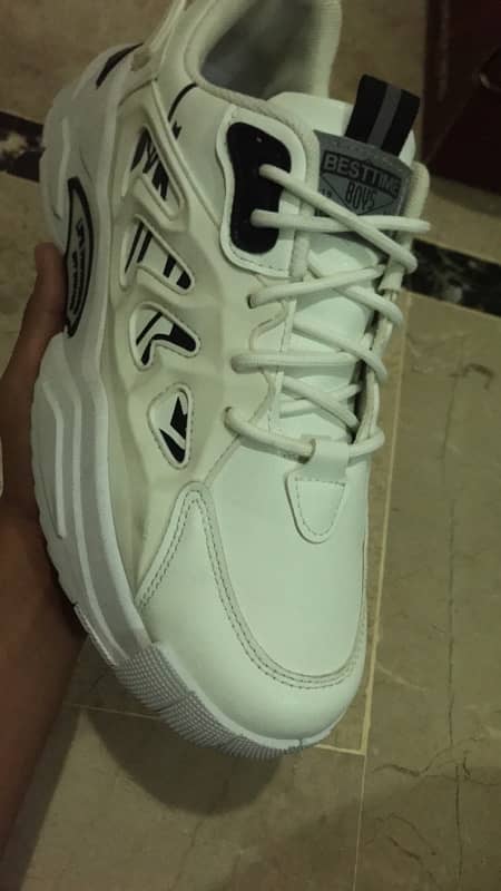 white shoes 9 num size 2