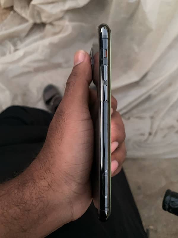 iPhone 11  pro 64gb rectory 1