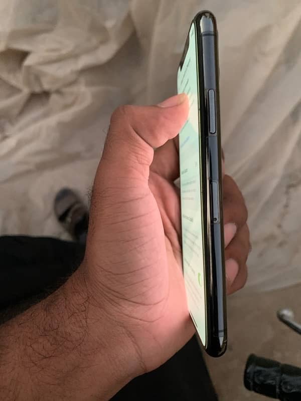 iPhone 11  pro 64gb rectory 6