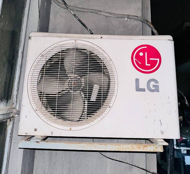 LG 1.5 ton AC for sale 0