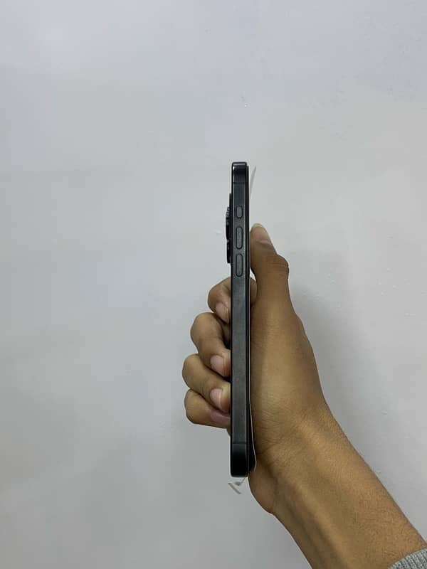 I PHONE 15 PRO MAX BLACK TITANIUM 2