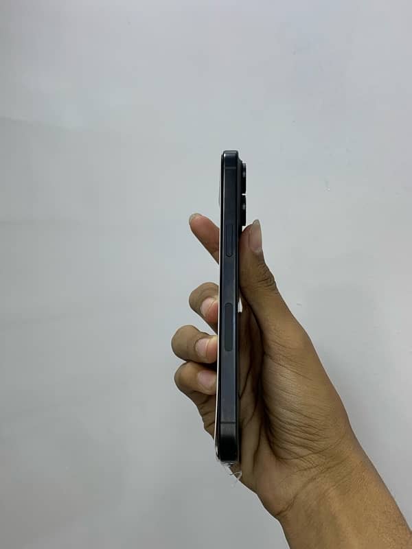 I PHONE 15 PRO MAX BLACK TITANIUM 3