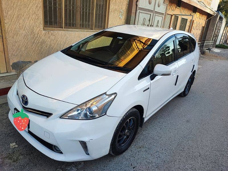 Toyota Prius Alpha 2012 6