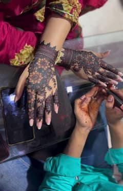 Mehndi Artist