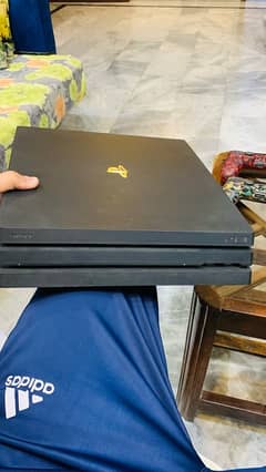 Ps4 pro 1 tb varient with 7 games very good condition